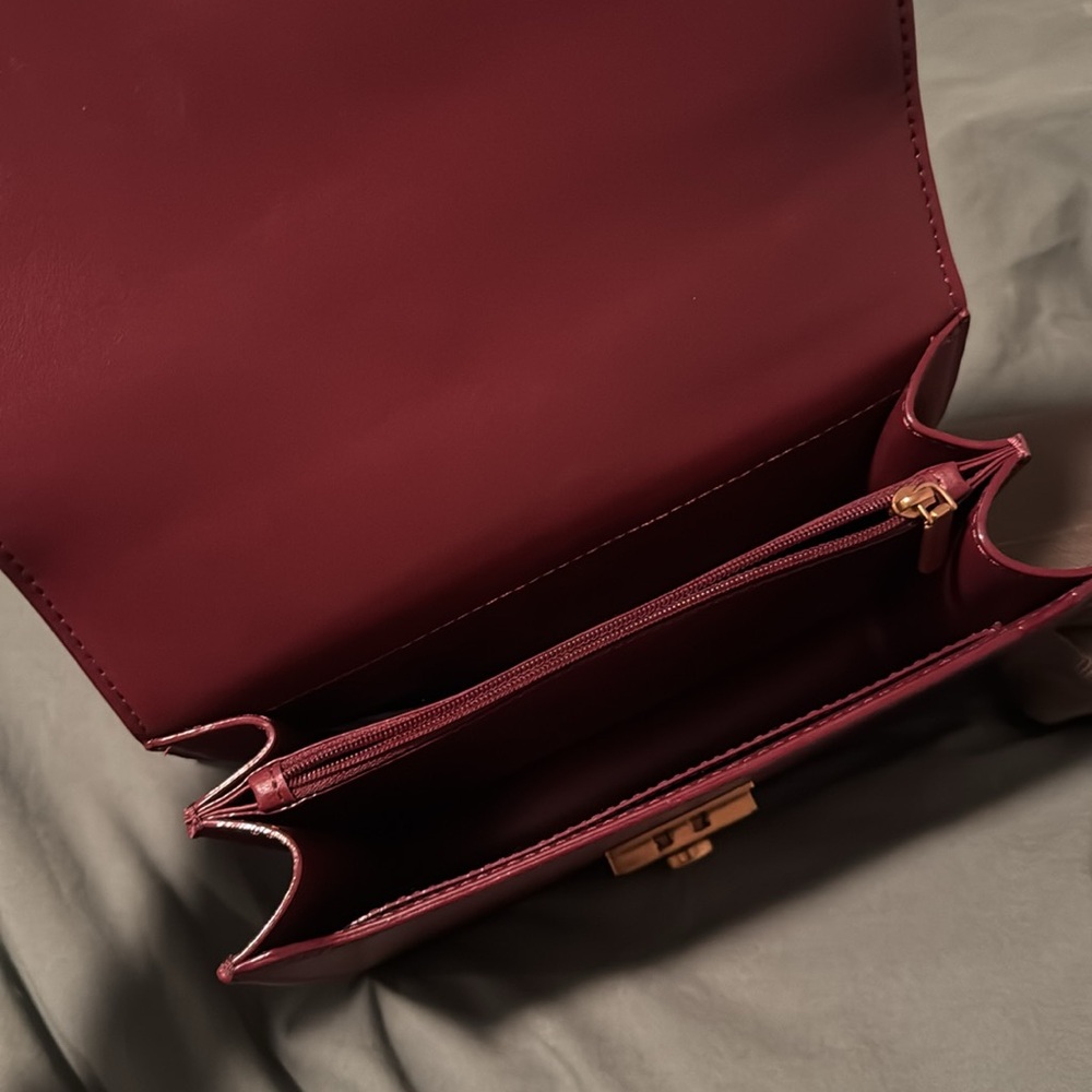 Charles and Kieth burgundy wine bag crossbody - Picture 3 of 12